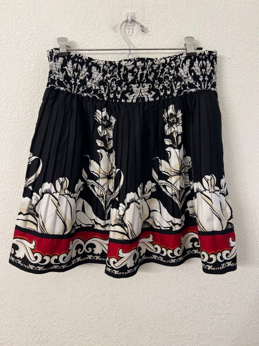 White House Black Market Womens Floral Pleated Skirt Black/White/Red women size